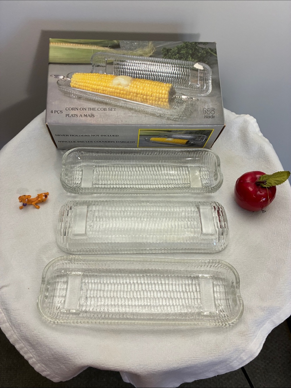 Nadir 3-Piece Set Glass Corn-on-the-Cob Serving Trays - Clear Embossed